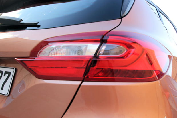 De nouveaux phares à l'arrière