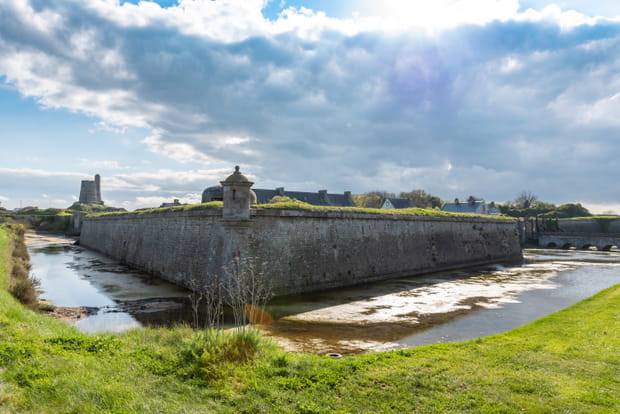 Citadelle et tour de la Hougue