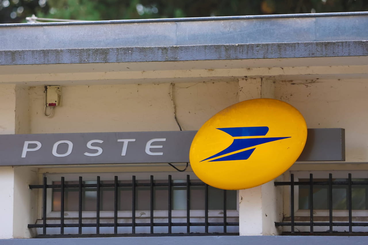Dordogne : un paquet destiné à une personnalité explose à La Poste, deux autres colis piégés retrouvés
