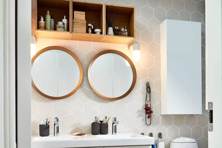 Des rangements en hauteur pour organiser la salle de bains
