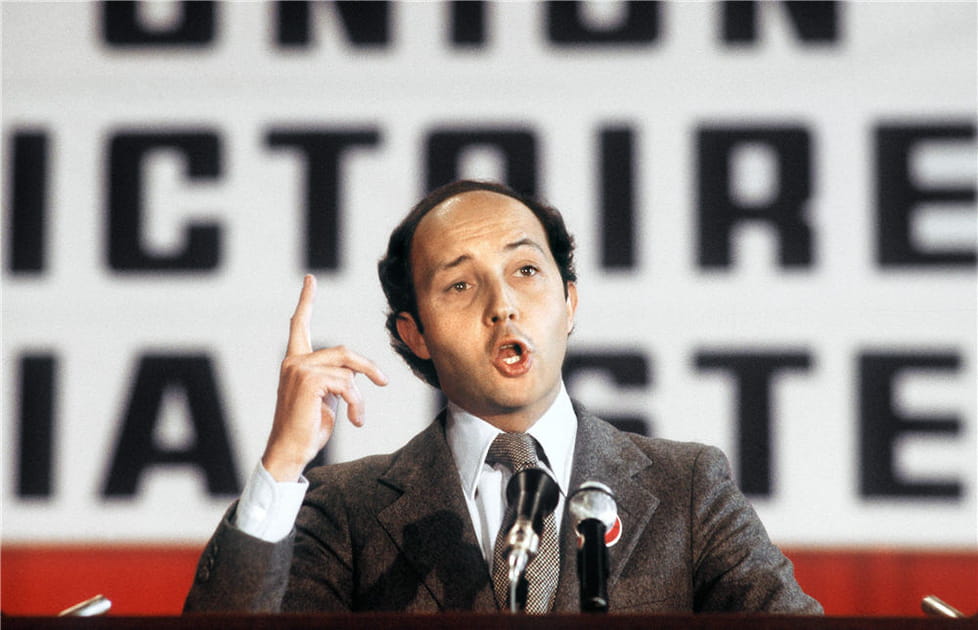 Laurent Fabius, sous l'oeil de Mitterrand
