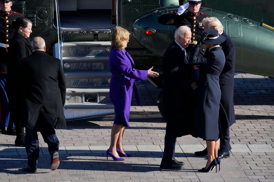Le couple Trump raccompagne le couple Biden apr&egrave;s la c&eacute;r&eacute;monie d'investiture