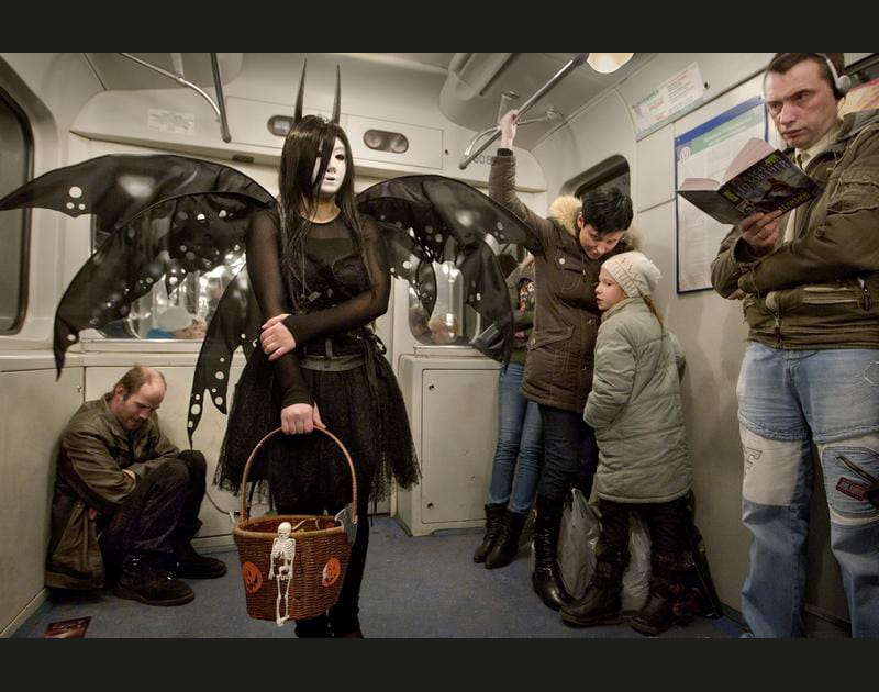 Un ange noir dans le m&eacute;tro