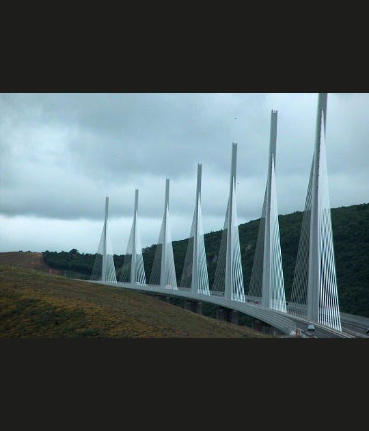 L'&eacute;tonnante r&eacute;gate de Millau